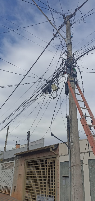 Exemplo de CTO instalada em rede FTTH para atendimento de clientesprovedores de internet