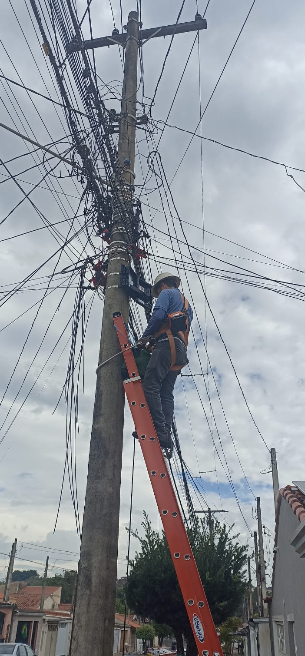 CTO em redes FTTH instalada em poste